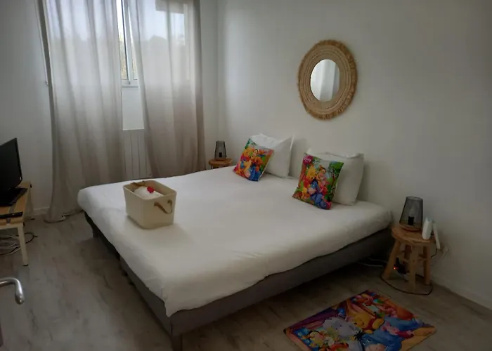 B309 Proche Paris Апартаменты